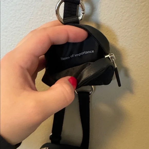 Lululemon Phone Crossbody Bag Black - Picture 5 of 8